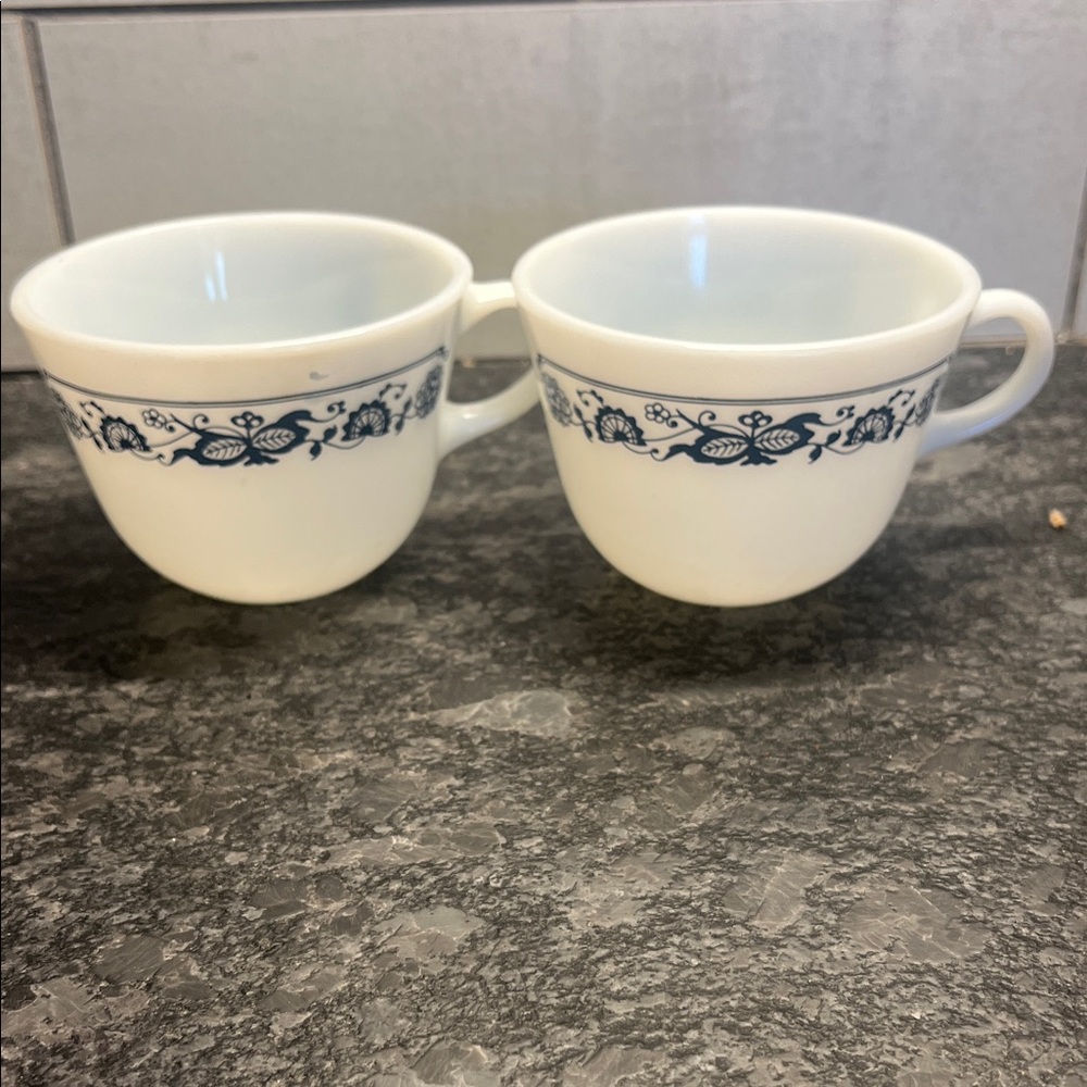 Pyrex Old Town-Blue Onion Classic White and Blue Floral Teacups. Exc condition